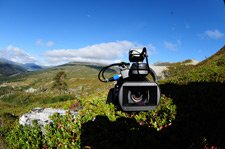 Videokamera og vakker natur klar for jaktfilming
